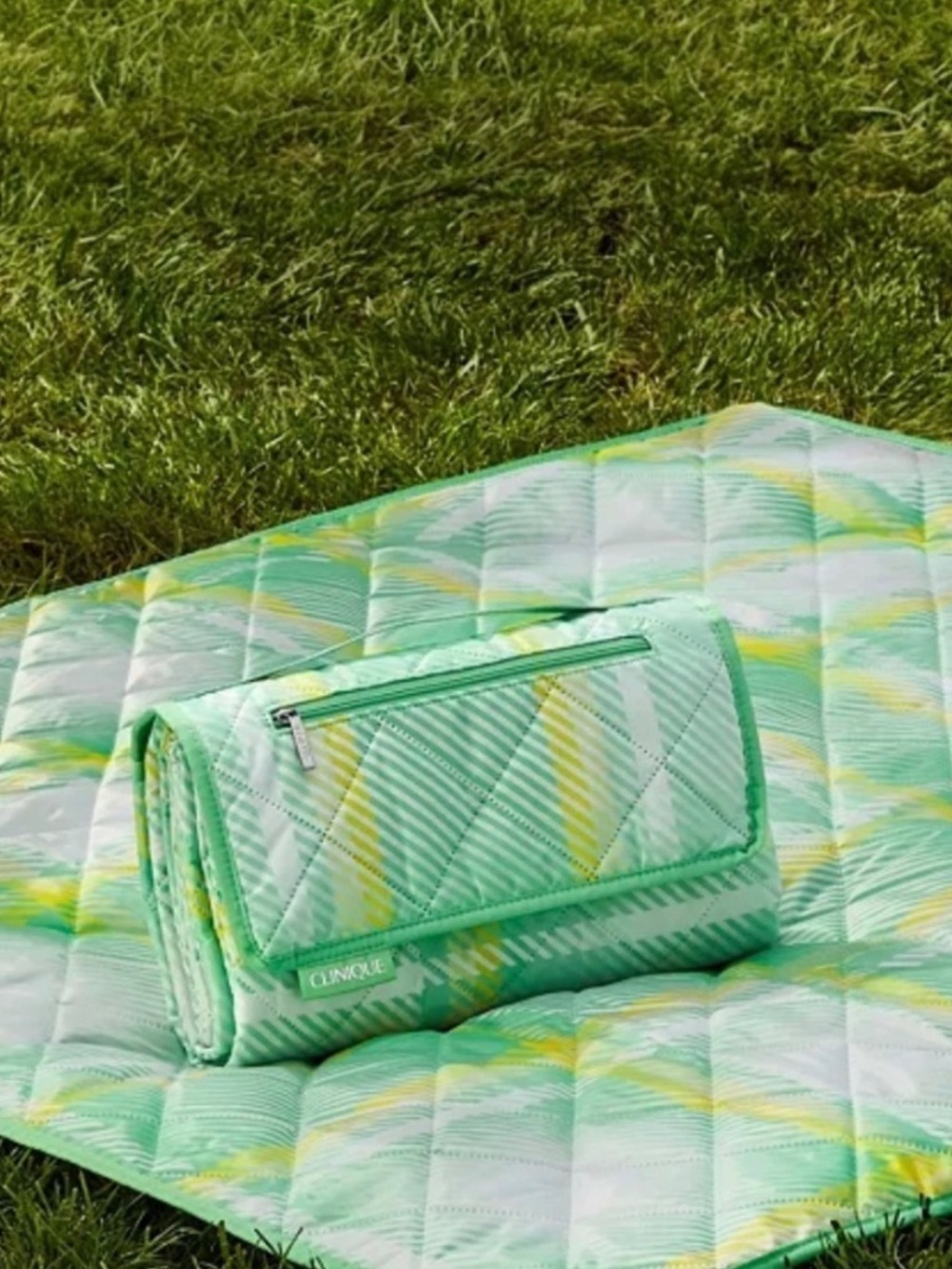 Brand New Clinique Limited Edition Picnic Blanket